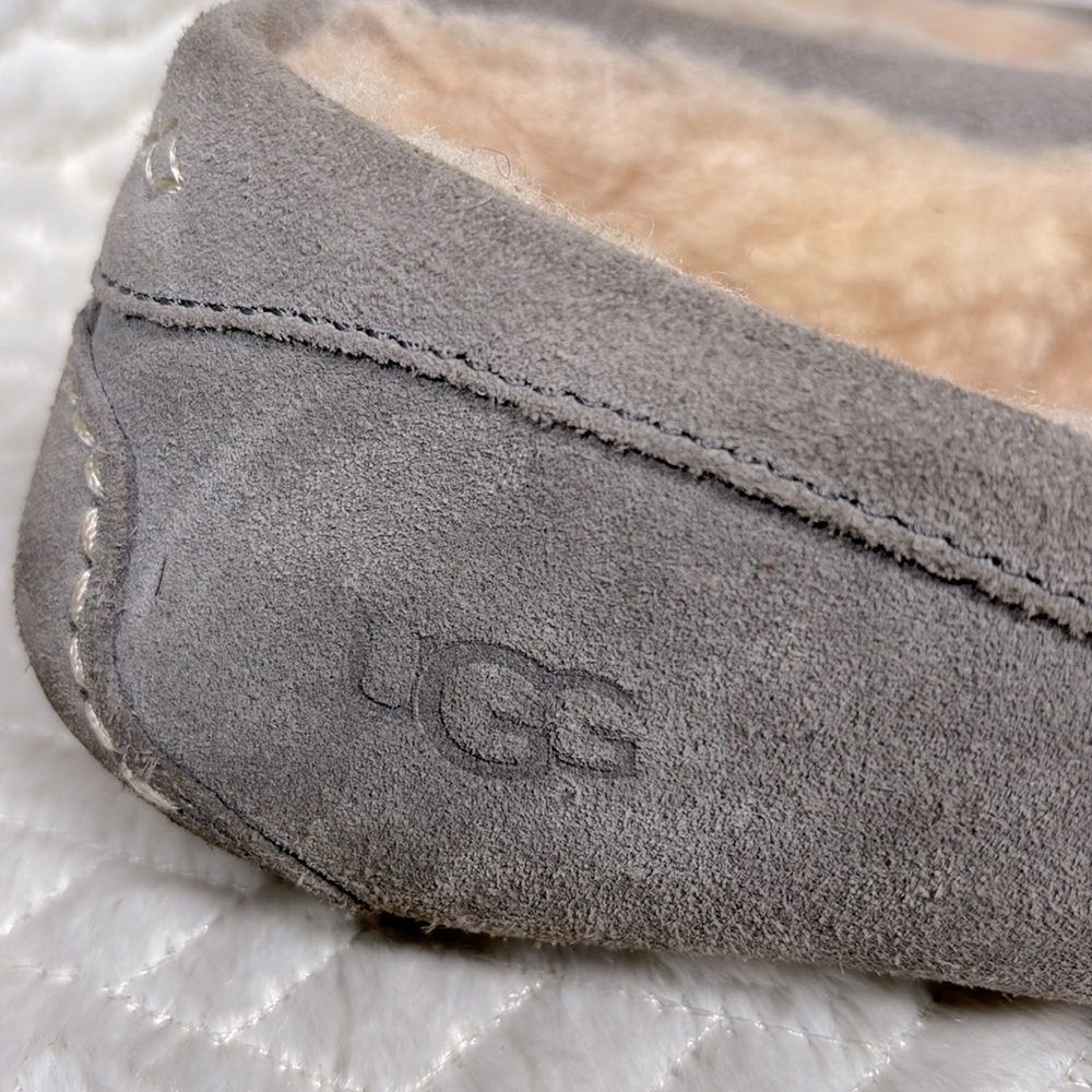 UGG Women’s Gray Suede Slippers Sz. 7 - Picture 3 of 9